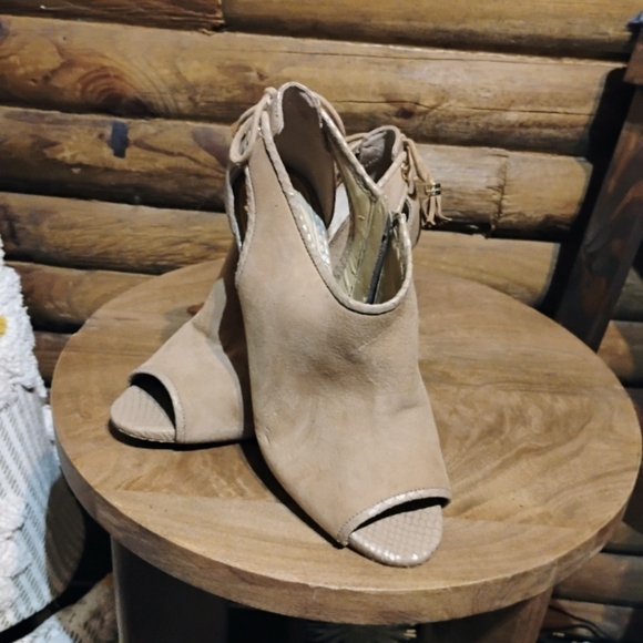 Michael Kors Light Beige Heels with  Open-Toe Design - Picture 1 of 9